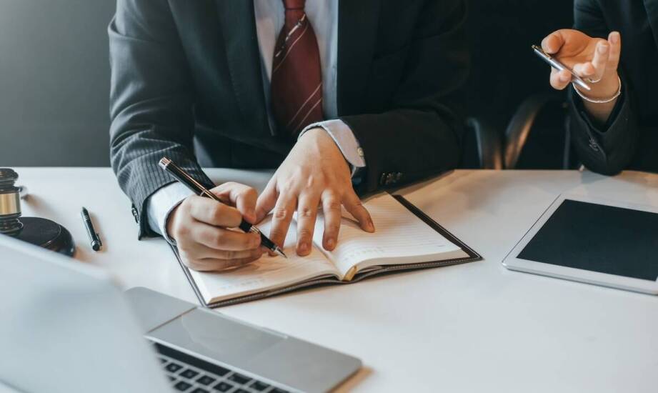 Jak adwokat może pomóc w sprawach dotyczących prawa pracy?