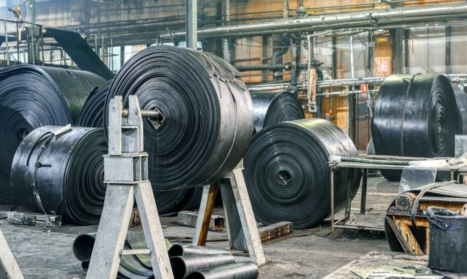 Kluczowe zalety stosowania taśmowych przenośników w ciężkim przemyśle