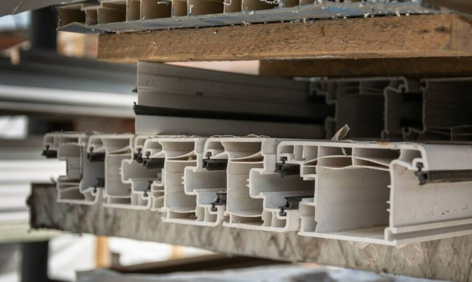 Wybór materiałów do produkcji garażowych bram - co warto wiedzieć?