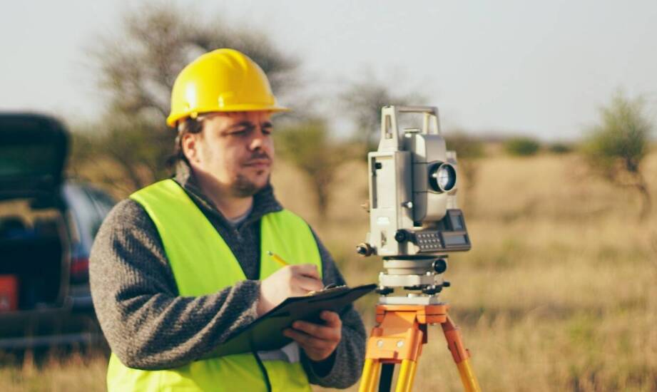 W jaki sposób geodezja wspomaga tworzenie map dla celów projektowych?