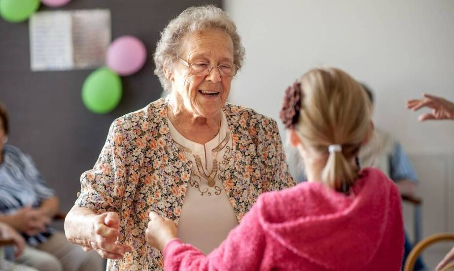 Rola towarzyskich spotkań w integracji mieszkańców domów opieki