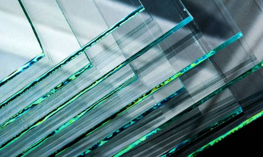 Jakie innowacje oferują szyby z antyrefleksyjną powłoką?