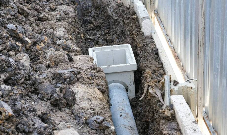 Systemy rynnowe a ochrona fundamentów przed wodą