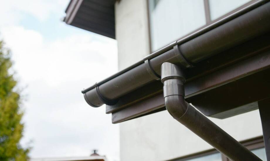 Jak rynny wpływają na efektywność odprowadzania deszczowej wody?