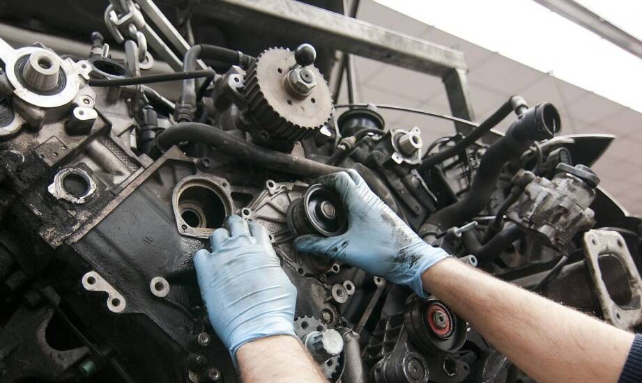Specyfika naprawy silników przez samochodowego mechanika – co warto wiedzieć?