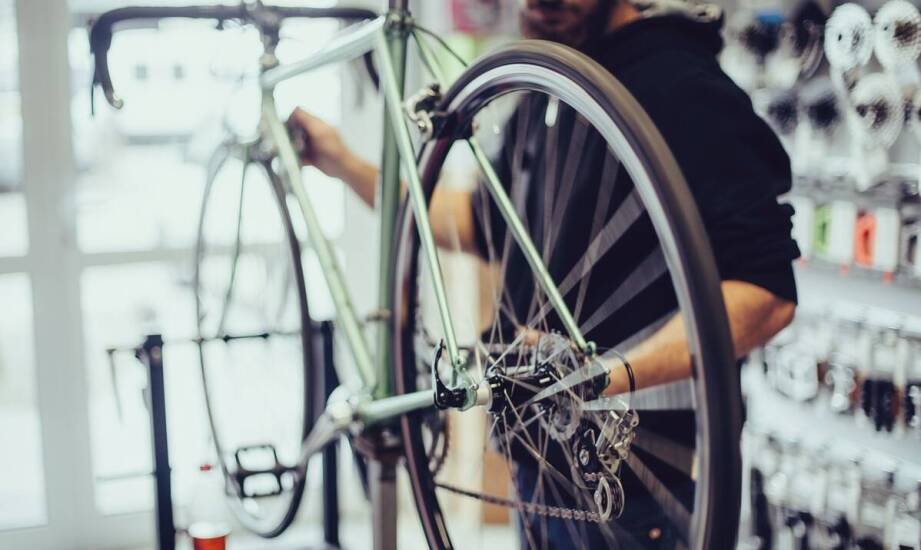 Jak wybrać odpowiedni trenażer do roweru dla kolarzy początkujących?