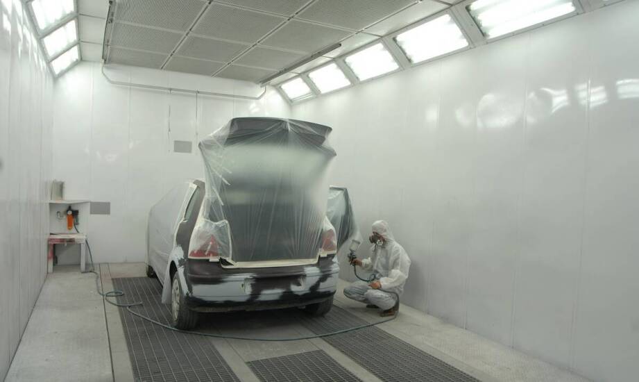 Jak kabiny do piaskowania podnoszą standardy czystości w zakładach przemysłowych?