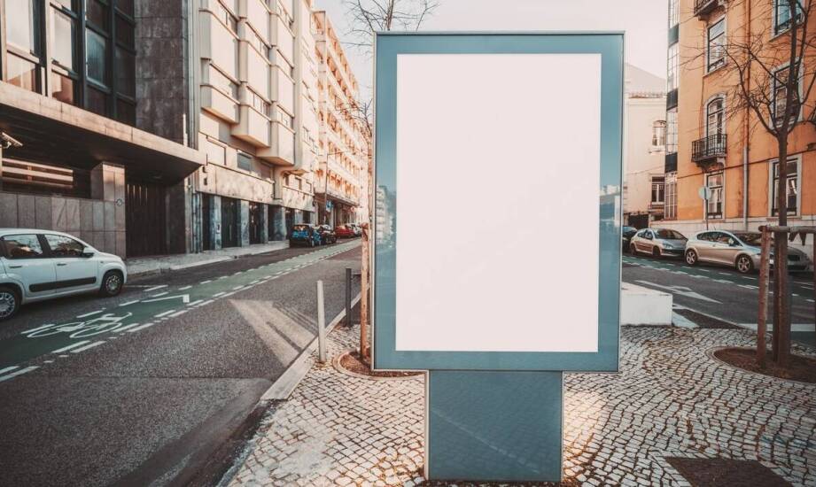Jakie materiały najlepiej sprawdzają się w reklamie zewnętrznej?