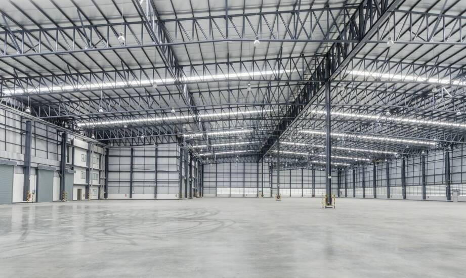 Przegląd finansowych korzyści z zastosowania nowoczesnych materiałów w budowie magazynowych hal