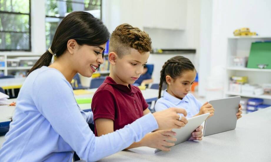 Jak darmowe pokazowe lekcje pomagają w wyborze kursu językowego?