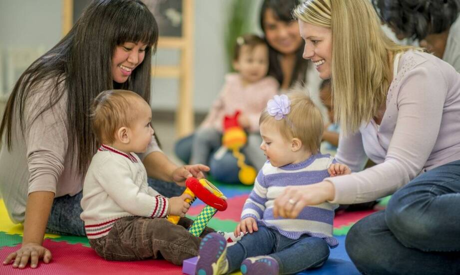 W jaki sposób ruchowe zajęcia wspierają zdrowy rozwój dzieci w żłobku?