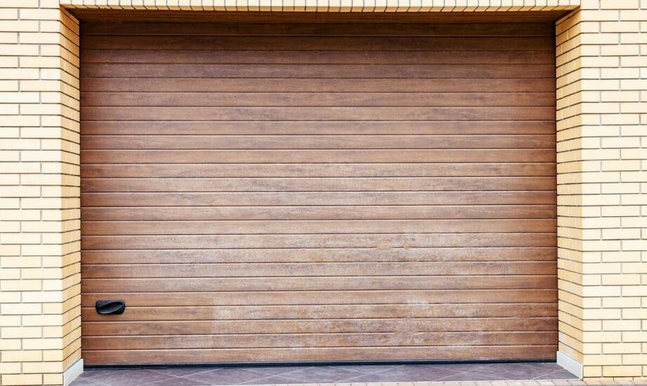 Zalety garażowych bram w kontekście oszczędności przestrzeni w garażu