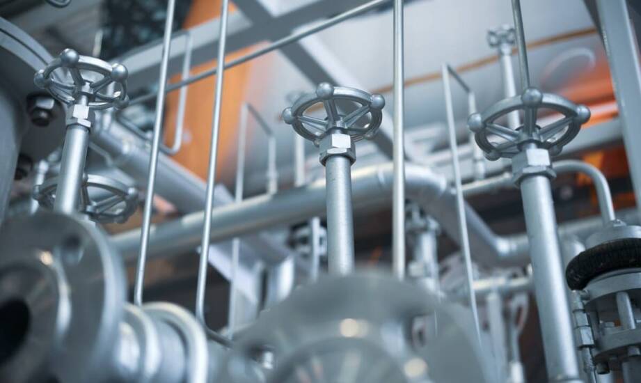 Jakie są wyzwania w projektowaniu 4-sekcyjnych rozdzielaczy hydraulicznych?