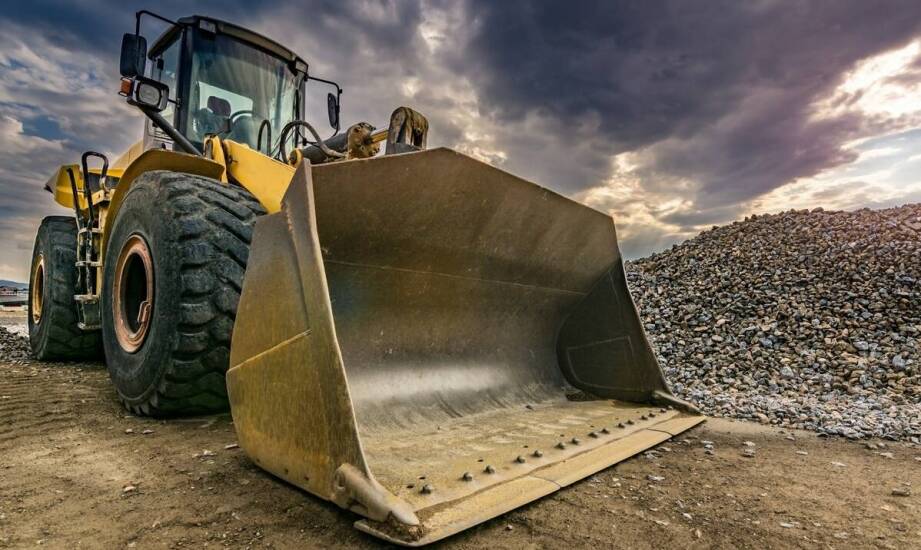 Poradnik montażu i użytkowania łyżek do koparko-ładowarek w trudnych warunkach.