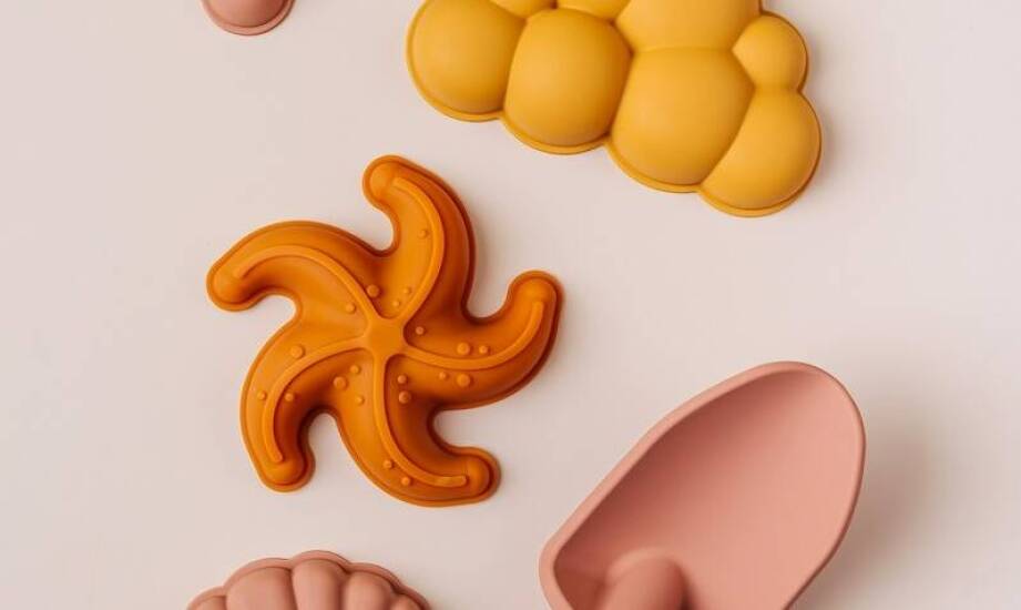 Walizka na kółkach dla dziewczynki jako element rozwoju samodzielności.