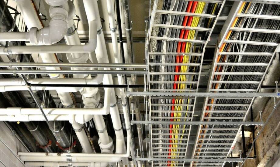 Oploty kablowe w energetyce: ochrona i organizacja przewodów