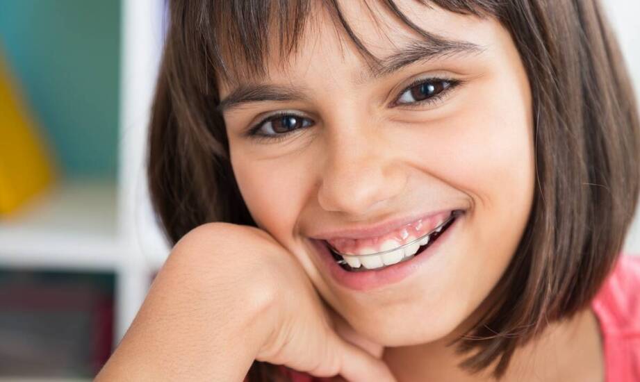Ortodontyczne aparaty dla dzieci i dorosłych – różnice i podobieństwa