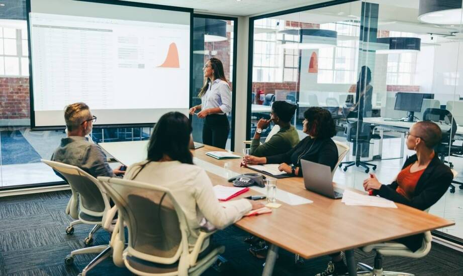 Jakie są najważniejsze zasady postępowania podczas szkoleń z BHP?