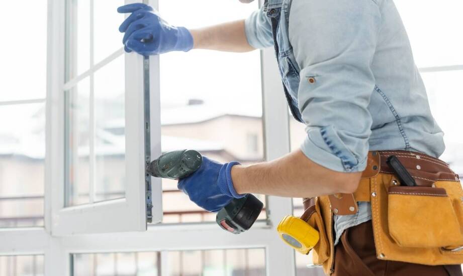 Dlaczego warto zaufać lokalnej firmie budowlanej przy wyborze okiennej i drzwiowej stolarki?