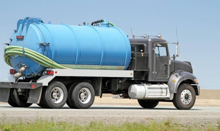 Transport betonowych szamb – kluczowe aspekty logistyki od producenta