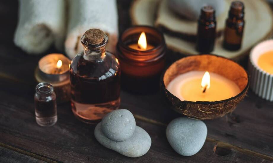 Olejki eteryczne w kosmetycznej branży: jakie są ich główne zalety?