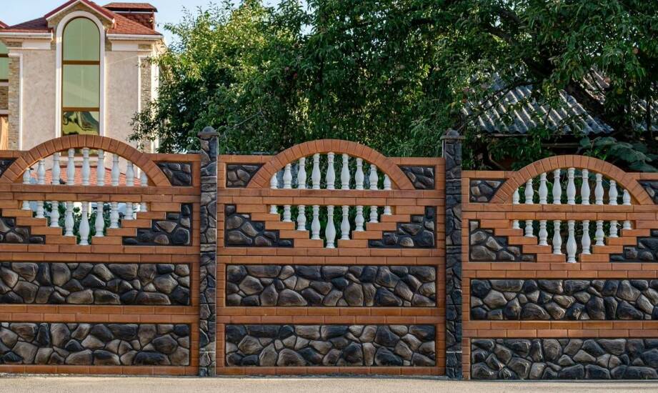 Jakie cechy powinny mieć ogrodzenia do zapewnienia prywatności?