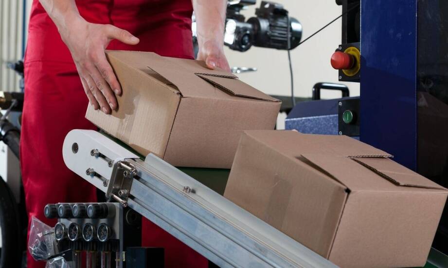 Zalety zautomatyzowanych procesów w produkcji kartonowych opakowań