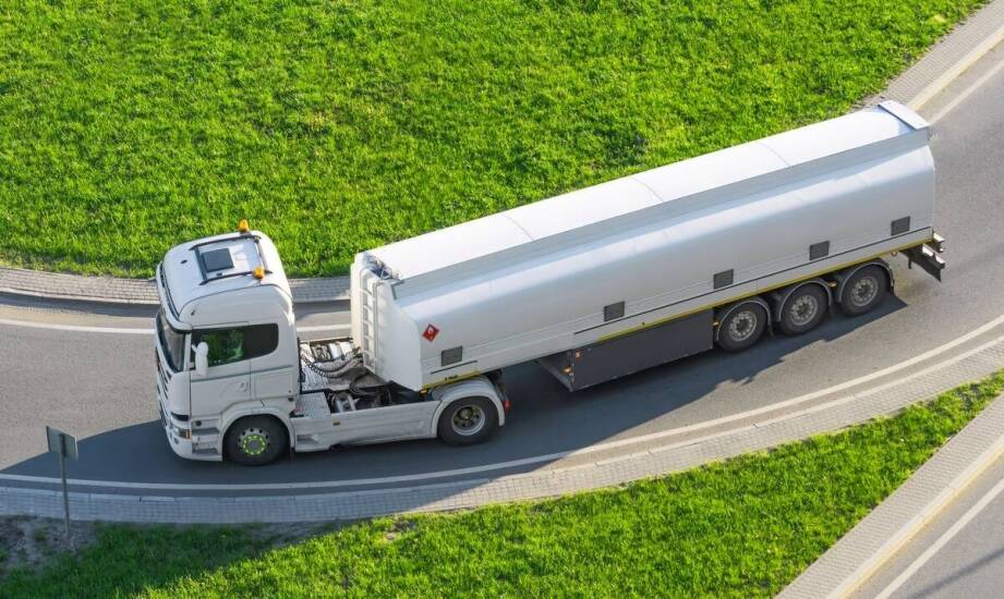 Jakie usługi transportowe są oferowane przy zakupie zbiornika na gaz?