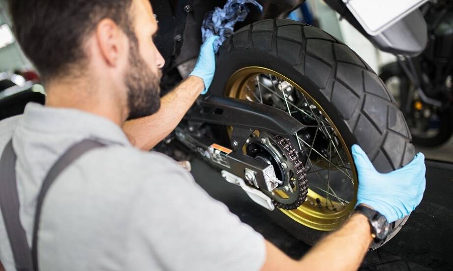 Wymiana opon w motocyklu a bezpieczeństwo na drodze