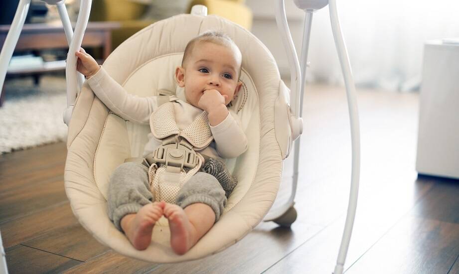 Wybór bujaka: Czym się kierować, aby zapewnić dziecku bezpieczeństwo i radość?