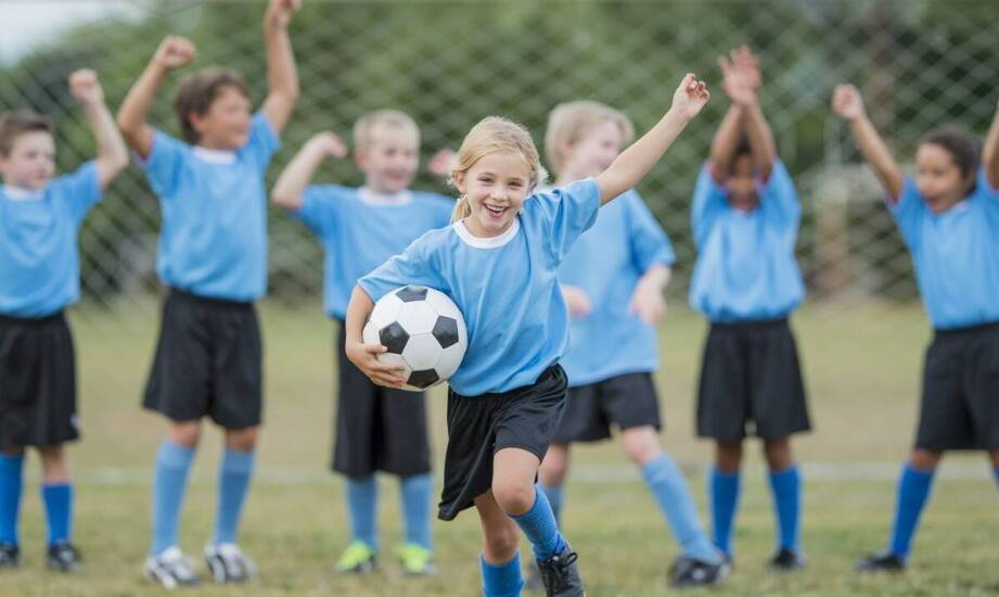 Obozy piłkarskie: Różnorodność programów treningowych dostosowanych do wieku i poziomu