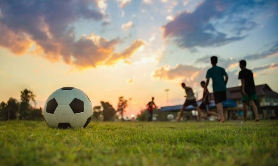 Jakie są najważniejsze elementy logistyki piłkarskich obozów w Poznaniu?