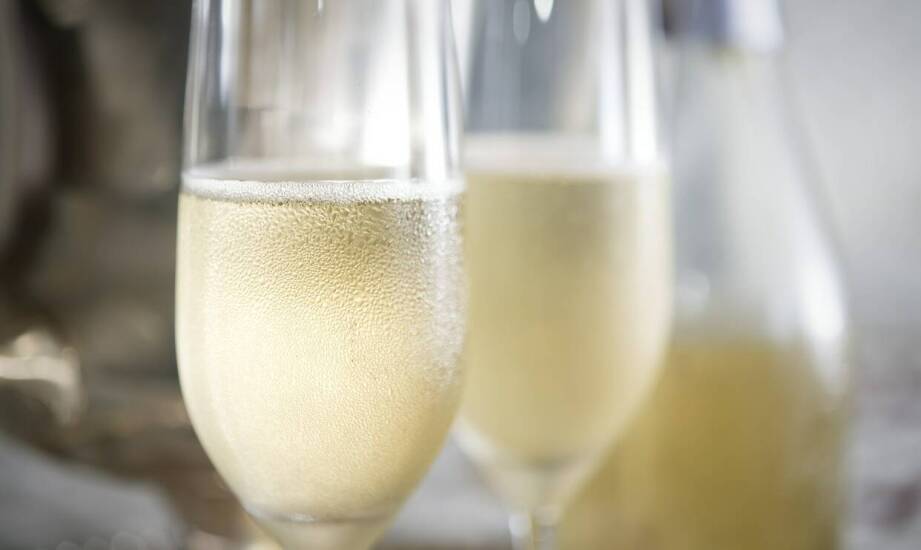 Jakie są zdrowotne korzyści wynikające z picia bezalkoholowego wina musującego?