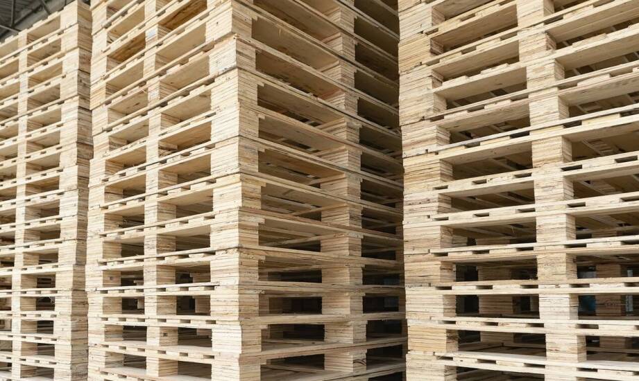 Główne zalety skupu przemysłowych palet dla biznesu