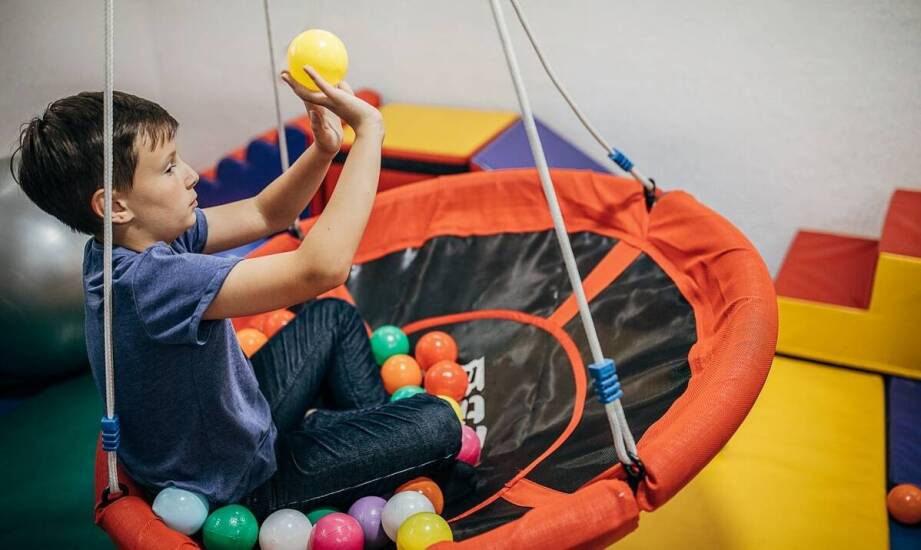 Znaczenie pasywnych i aktywnych sesji w terapii Tomatisa dla dzieci