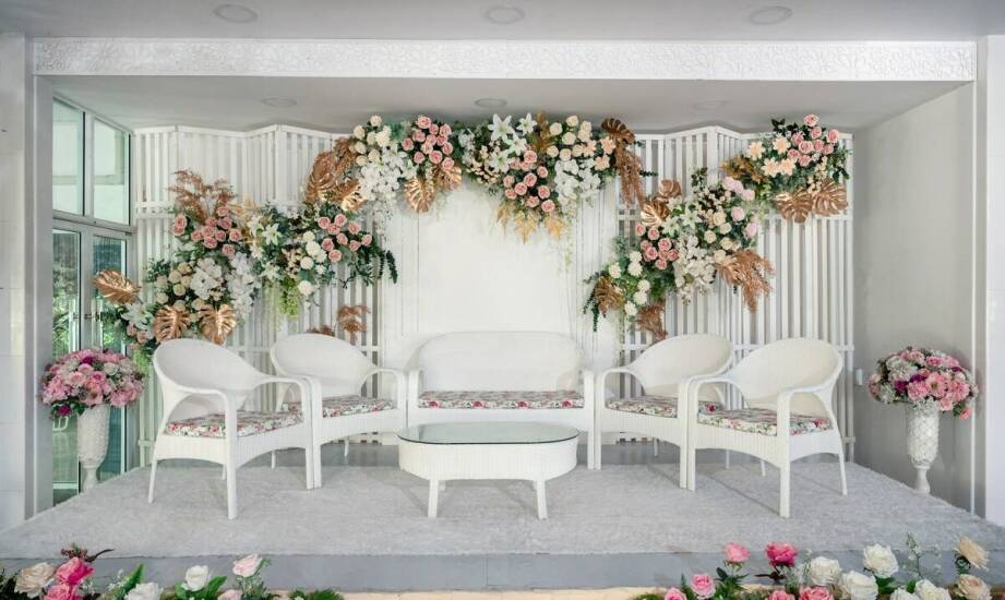 Jakie dekoracyjne możliwości oferuje dom weselny na różne okazje?