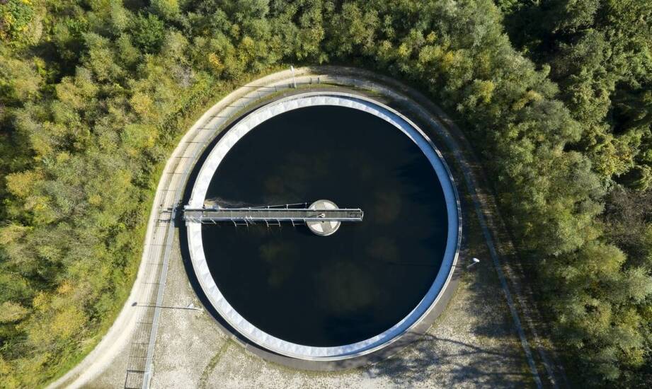 Jak ekologiczna oczyszczalnia przyczynia się do zmniejszenia śladu węglowego?