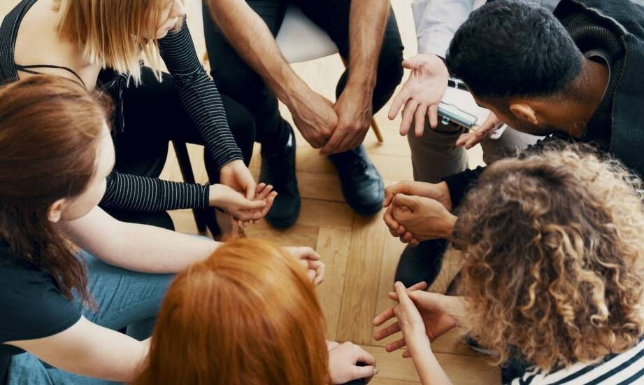 Jak terapeutyczne grupy wspierają młodzież z trudnościami emocjonalnymi?