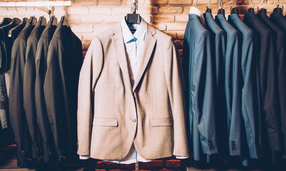 Moda męska: najnowsze trendy w garniturach dostępne w Przasnyszu