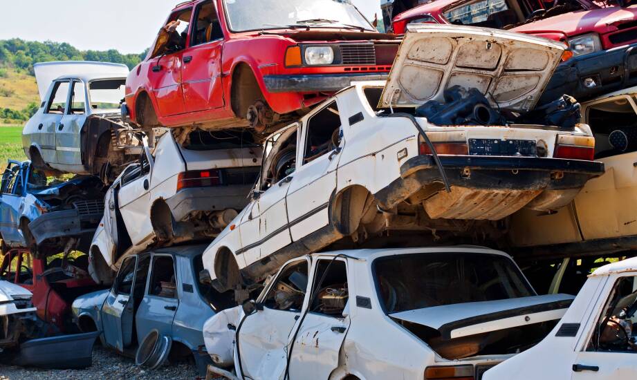 Jak przebiega proces złomowania aut z Jaworzna w profesjonalnej stacji demontażu?
