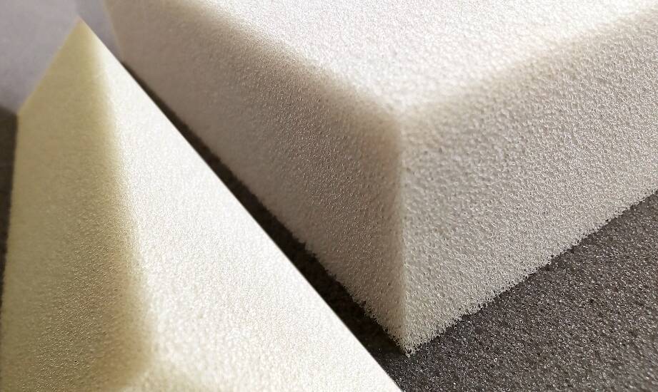 Ekologiczne aspekty produkcji tapicerskiej pianki – co warto wiedzieć?