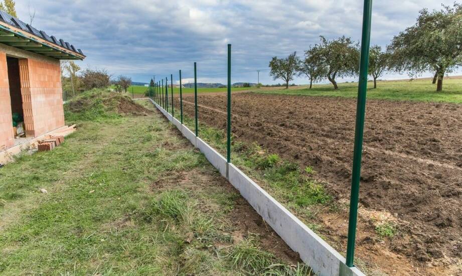 Wpływ warunków atmosferycznych na trwałość betonowych słupków