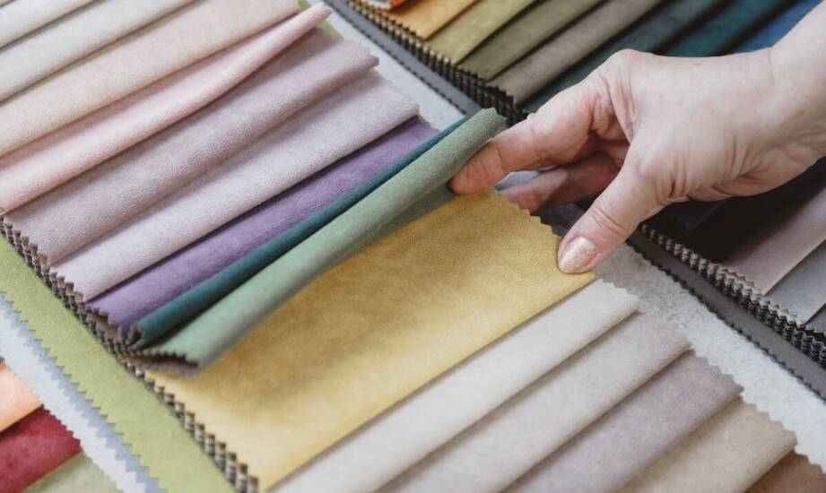 Skaj tapicerski w aranżacji wnętrz: praktyczność i styl w jednym.