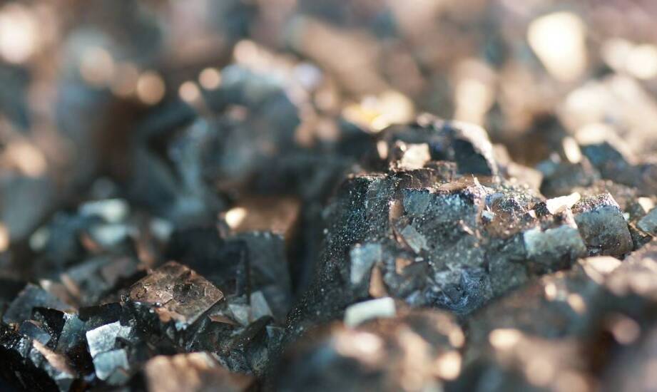 Jak złoża piroluzytowe wspierają procesy odżelaziania?