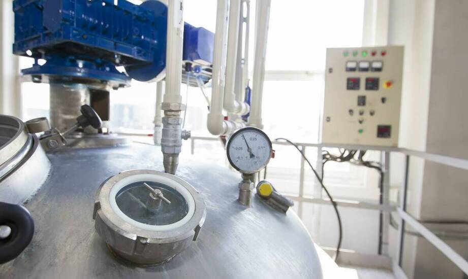 Jakie są wyzwania związane z przechowywaniem butylu etanianu?