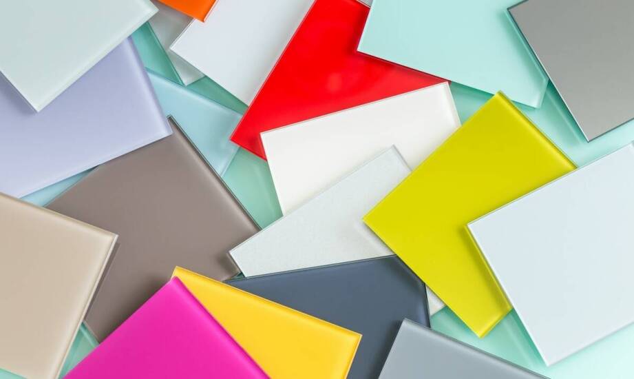 Jak hurtownia plexi wpływa na jakość produktów w branży reklamowej?