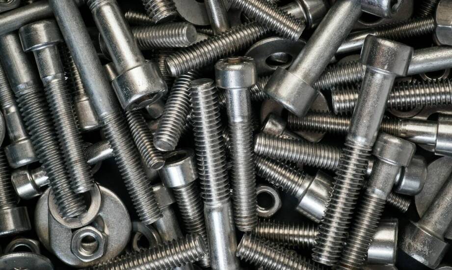 Znaczenie odpowiedniego doboru preparatów do mocowania w branży metalowej.