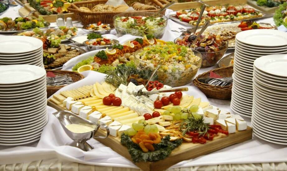 Indyjskie menu na firmowe imprezy: jak wybrać najlepsze opcje?