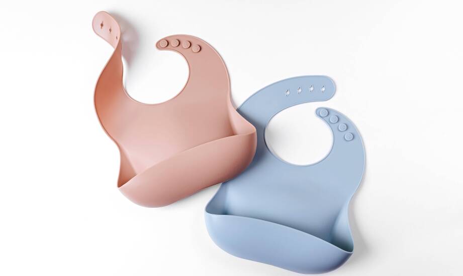 Dlaczego warto wybrać śliniaczki wodoszczelne? Ochrona przed zabrudzeniami w każdej sytuacji.