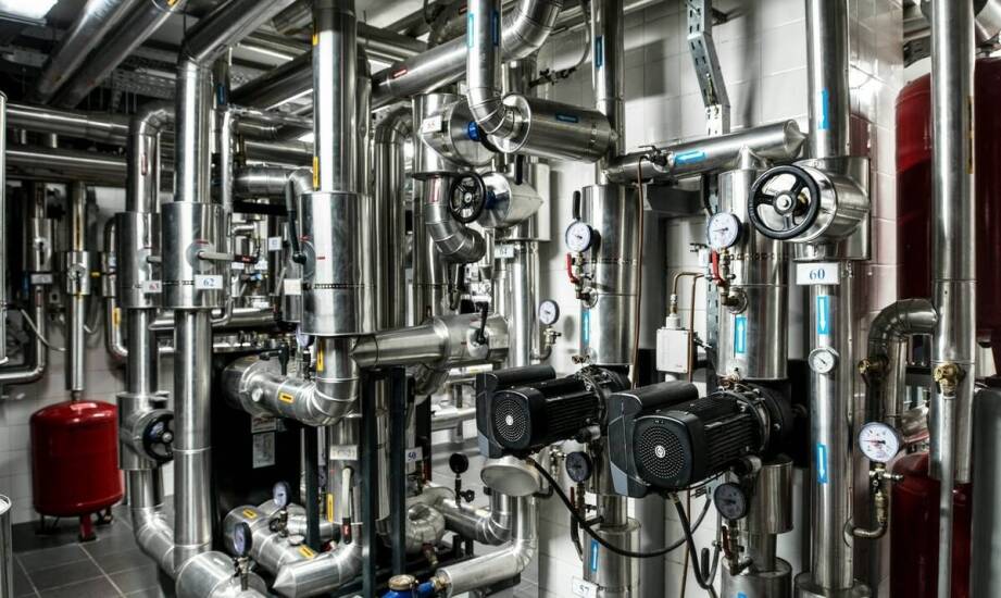 Wykorzystanie przemysłowych nagrzewnic elektrycznych w branży chemicznej – korzyści i zastosowania